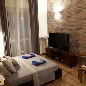 Modern And Stylish Close To Subway Milano